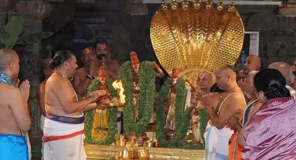 ఇంట్లో ఎవరైనా చనిపోతే ఏడాది పాటు పూజలు చేయకూడదా… శాస్త్రం ఏం చెబుతోంది?