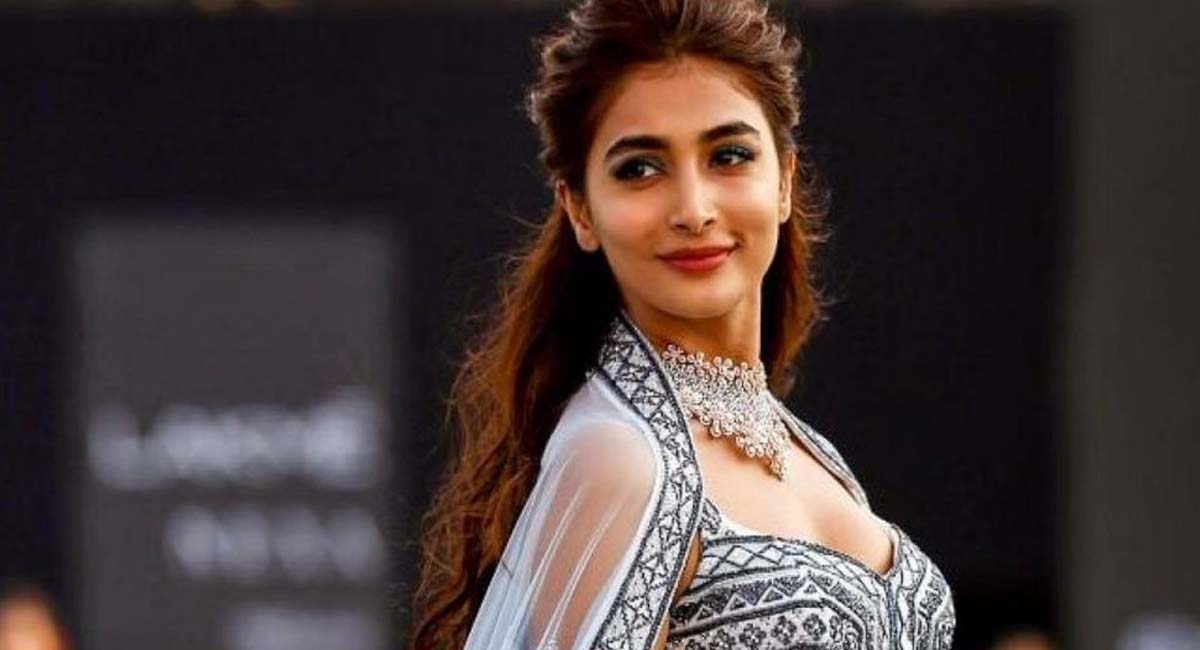 సర్జరీ చేయించుకున్న బుట్ట బొమ్మ… అసలు విషయం చెప్పిన హీరోయిన్ టీమ్?