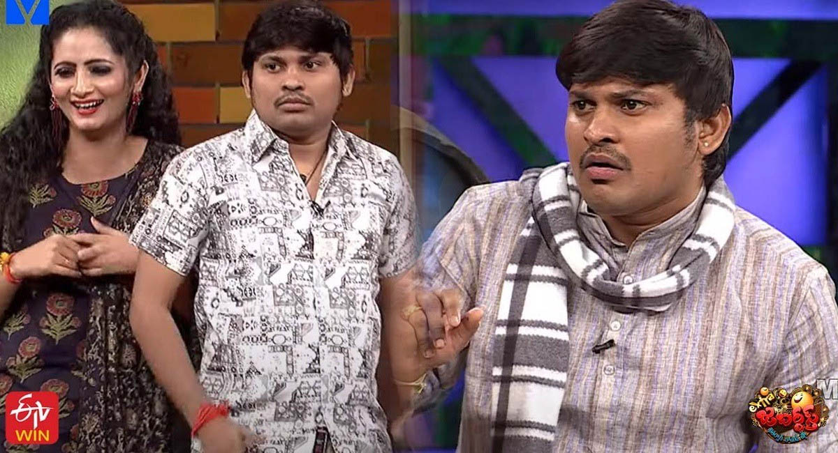 రష్మి ఆ పని చేస్తూ డబ్బులు సంపాదిస్తుంది… రష్మీ గుట్టు బయటపెట్టిన రాకింగ్ రాకేష్?