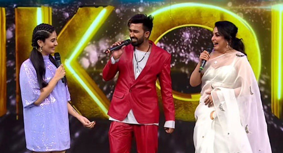 శ్రీముఖి ప్యాంట్ మర్చిపోయిందంటూ అందరి ముందు పరువు తీసిన నటి రమ్యకృష్ణ?