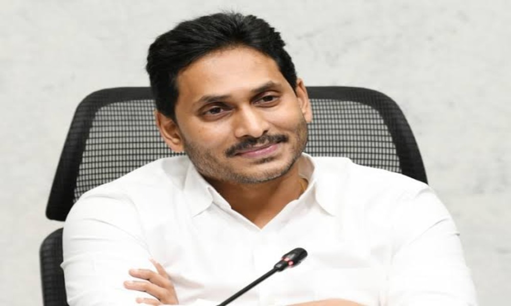 సర్వేలను నమ్ముకుంటున్న ఏపీ సీఎం వైఎస్ జగన్.. ఏం జరుగుతుందో?