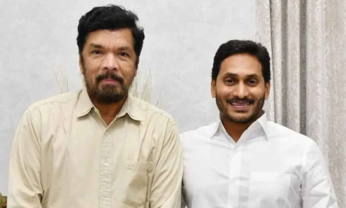 Posani Krishna Murali: పోసానికి కీలక పదవి ఇచ్చిన వైసీపీ సర్కారు.! ఏపీఎఫ్‌డీసీ ఛైర్మన్‌గా పోసాని.!