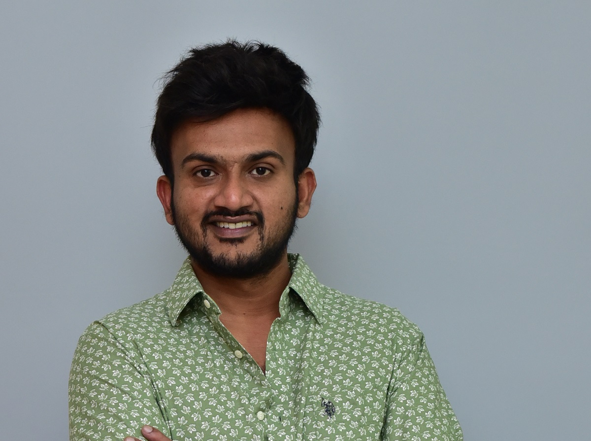 ‘లైక్ షేర్ & సబ్‌స్క్రైబ్’ అవుట్ అండ్ అవుట్ హిలేరియస్ ఎంటర్ టైనర్: దర్శకుడు మేర్లపాక గాంధీ ఇంటర్వ్యూ