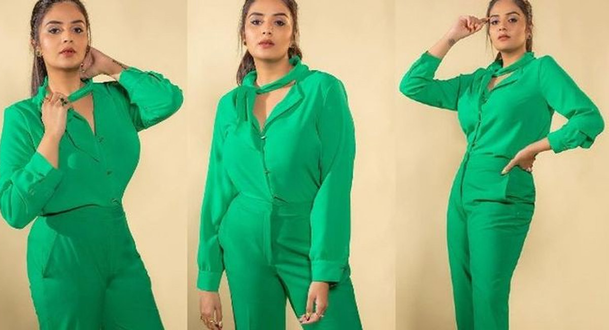 కొంటె చూపులతో కవ్విస్తున్న శ్రీముఖి… వైరల్ అవుతున్న ఫోటోలు…!