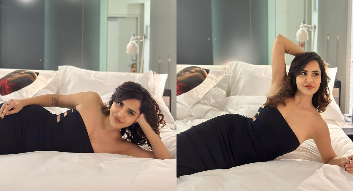 నా బెడ్ చల్లగా ఉంది.. నువ్వే లేవు వైరల్ అవుతున్న అషు రెడ్డి బోల్డ్ ఫోటో!