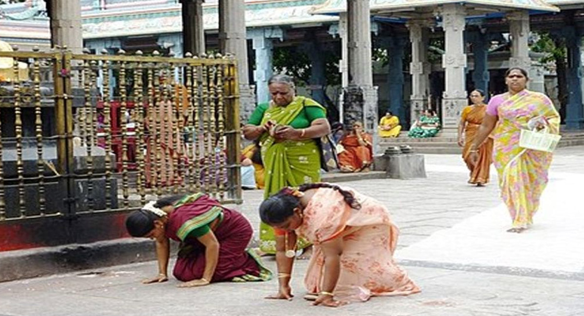 స్త్రీలు సాష్టాంగ నమస్కారం చేయవచ్చా…పురాణాలు ఏం చెబుతున్నాయంటే..?
