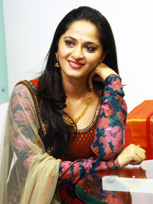 బాహుబలి సినిమాలో అనుష్క నటించడానికి కారణం అదేనా?