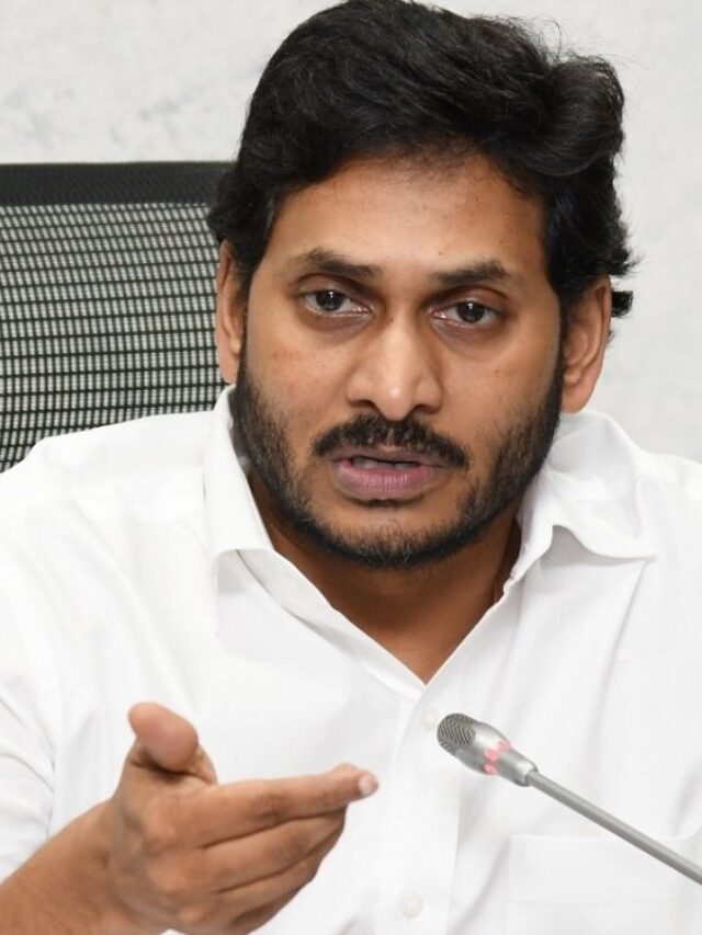 వైసీపీ ఎమ్మెల్యేల కొంప ముంచనున్న స్థానచలనం.?