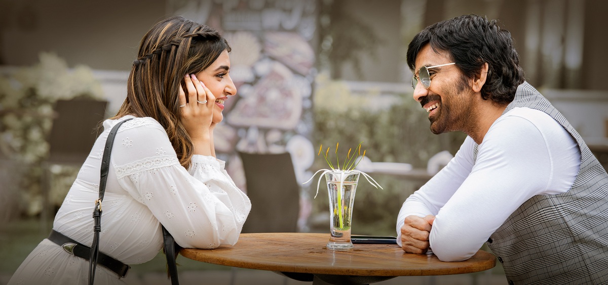 మాస్ మహారాజా రవితేజ “ధమాకా” నుండి మ్యాజికల్ మెలోడీ ‘వాట్స్ హ్యాపెనింగ్’ లిరికల్ వీడియో విడుదల.