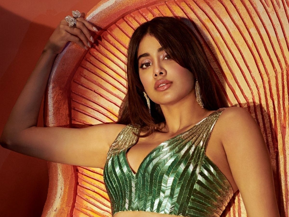 ఎన్టీఆర్ తర్వాత ఈ స్టార్ తో వర్క్ చెయ్యాలి అంటున్న జాన్వీ.!