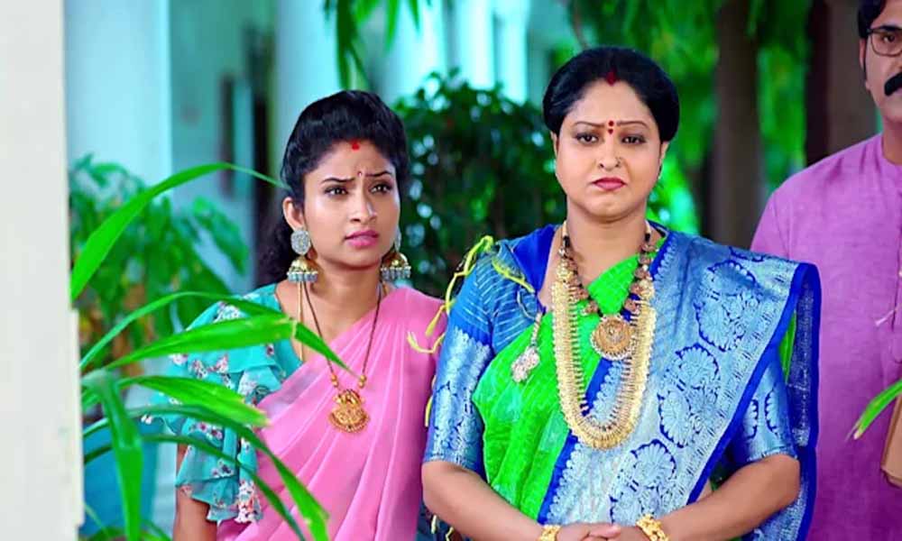 మల్లికకు షాక్ ఇచ్చిన జ్ఞానంబ…. మాటలతో జ్ఞానాంబ పరువు తీసిన సునంద!