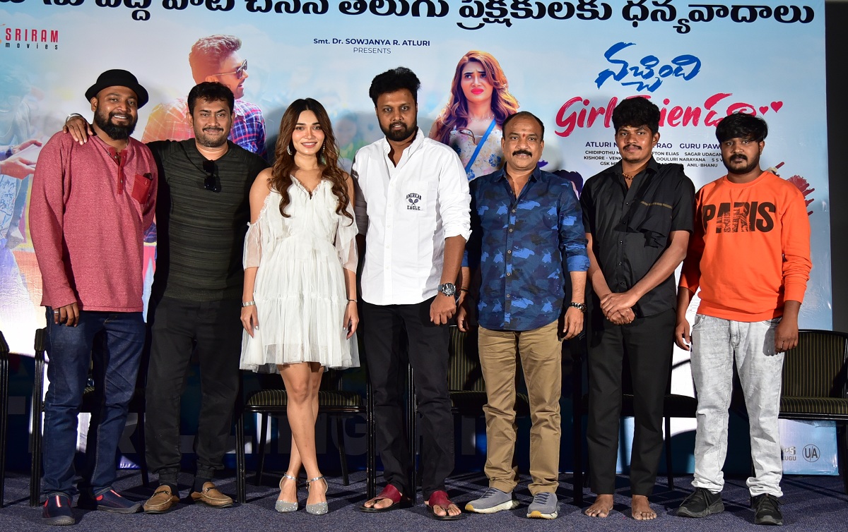 నచ్చింది గాళ్ ఫ్రెండూ సినిమా సక్సెస్ మీట్ లో చిత్రబృందం.