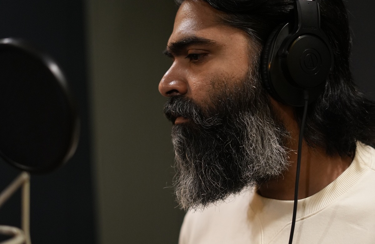 “18 పేజీస్” చిత్రం కోసం “టైం ఇవ్వు పిల్ల” అనే పాట పాడిన  హీరో శింబు.