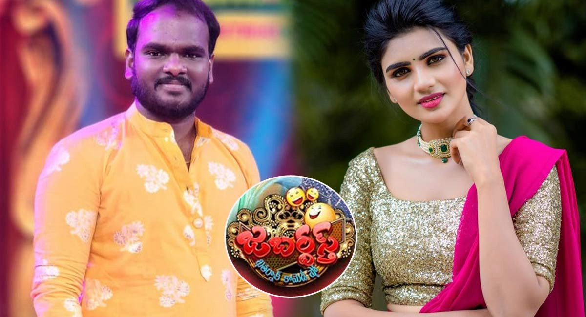 ఇమాన్యుల్ తో ఉన్న ఎఫైర్ వల్ల జబర్థస్త్ కి దూరం కానున్న వర్ష..?