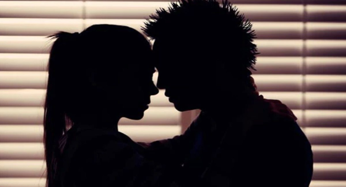 విద్యార్థులను చితకబాదిన ప్రిన్సిపల్.. కారణమేంటో తెలిస్తే ప్రిన్సిపల్ ని ఛీ కొడతారు..?