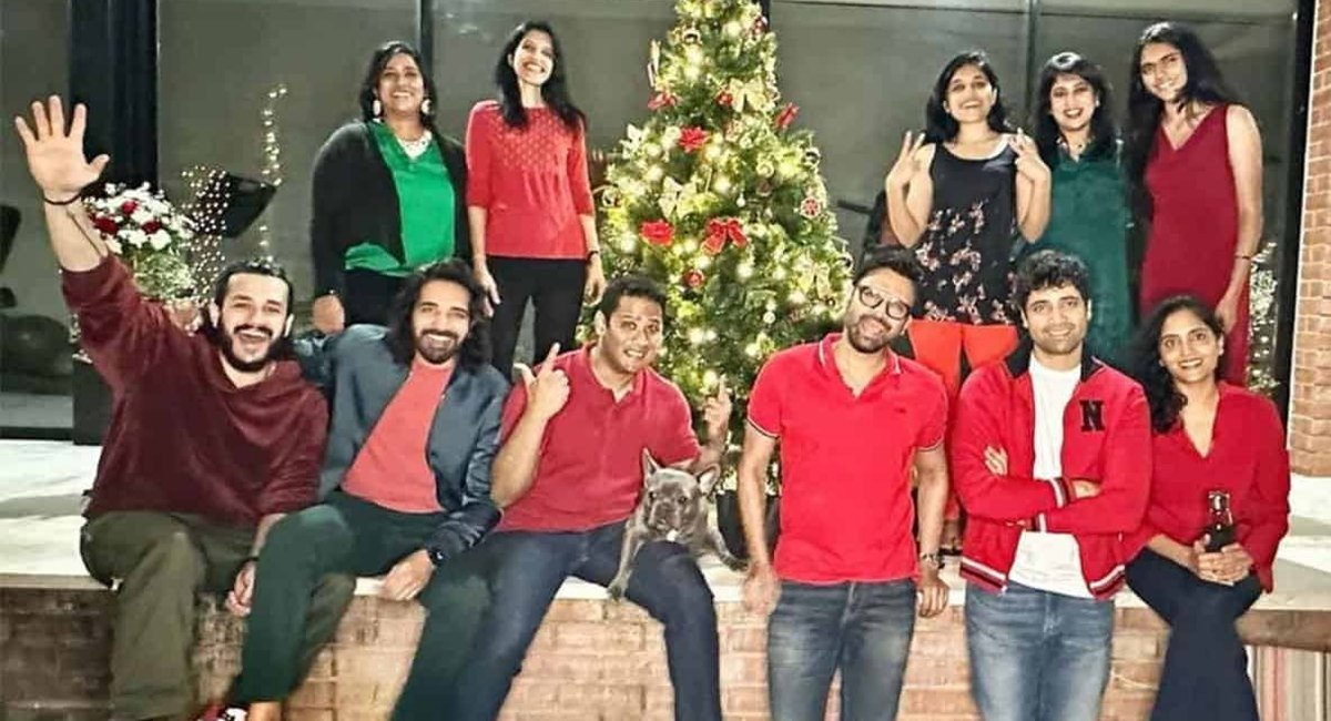 అక్కినేని కుటుంబ క్రిస్మస్ వేడుకల్లో పాల్గొన్న అడవి శేష్.. అక్కినేని కుటుంబ సభ్యుడు కాబోతున్నాడా..?