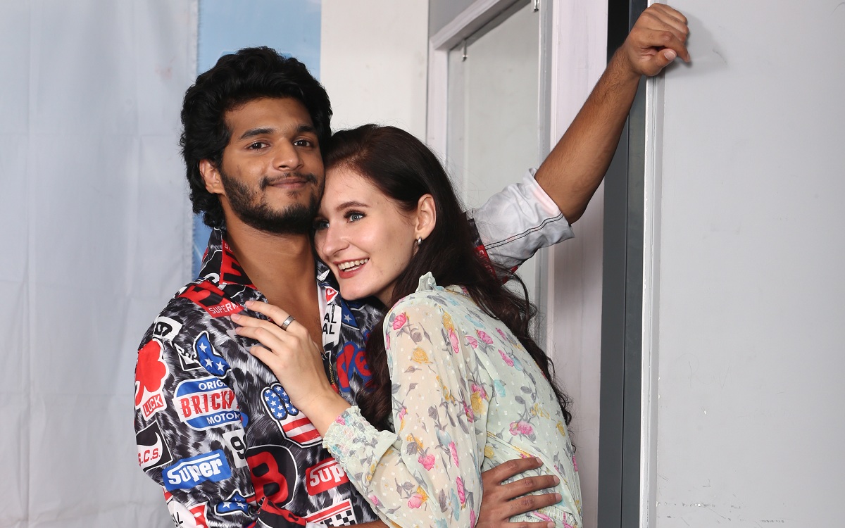 ‘బ్లాక్ డాగ్ ఫర్ ఎ వైట్ చిక్’ నుండి హీరోయిన్ కేట్ గ్లింప్స్ విడుదల