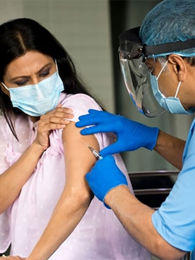 కరోనా రెండవ బూస్టర్ డోస్ వేయించుకోవడం అవసరమా..? వైద్య నిపుణులు ఏమంటున్నారంటే?