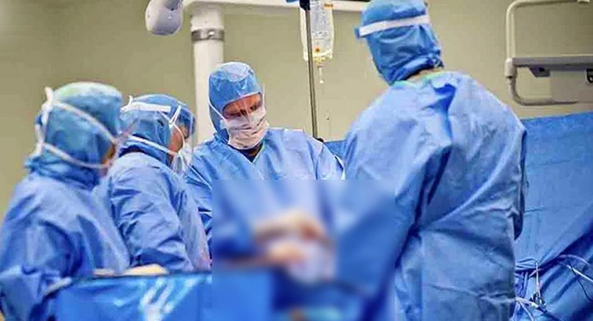 అనారోగ్యంగా ఉందని వైద్యుల దగ్గరకు వెళ్లిన యువకుడు.. వైద్యులు చేసిన పనికి షాక్..?