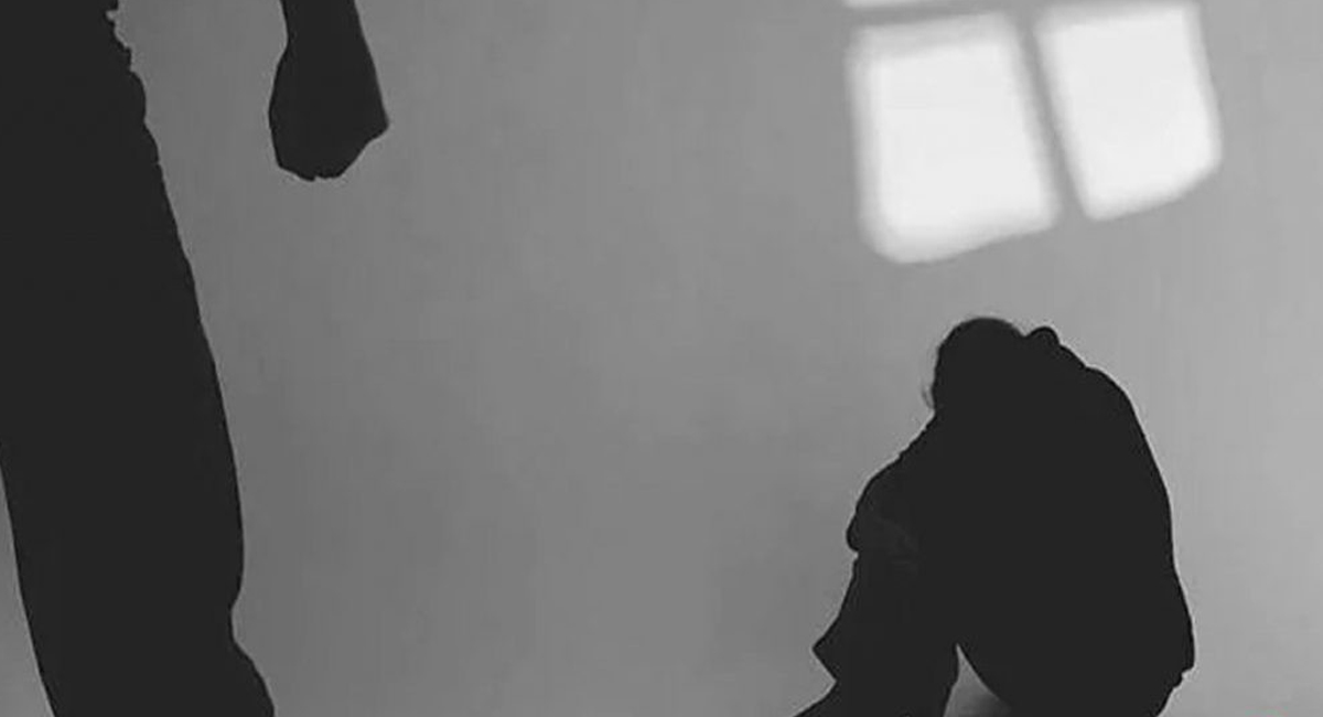 హైదరాబాద్ లో దారుణం..రూ 400 కోసం స్నేహితుడిని లారీ కిందకు తోసేసిన యువకుడు!