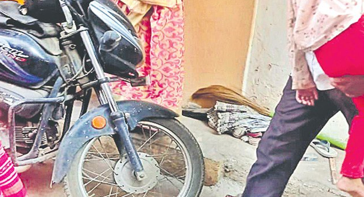 హైదరాబాద్ లో ఘోర విషాదం…ఆడుకుంటూ ప్రాణాలు కోల్పోయిన చిన్నారి..?