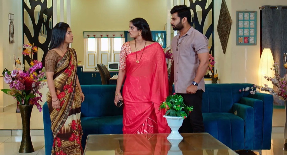 పోలీసుల కస్టడీ నుండి బయటికి వచ్చిన కన్నబాబు…. ఇంటికి వెళ్లి మరీ వార్నింగ్ ఇచ్చిన జానకి?