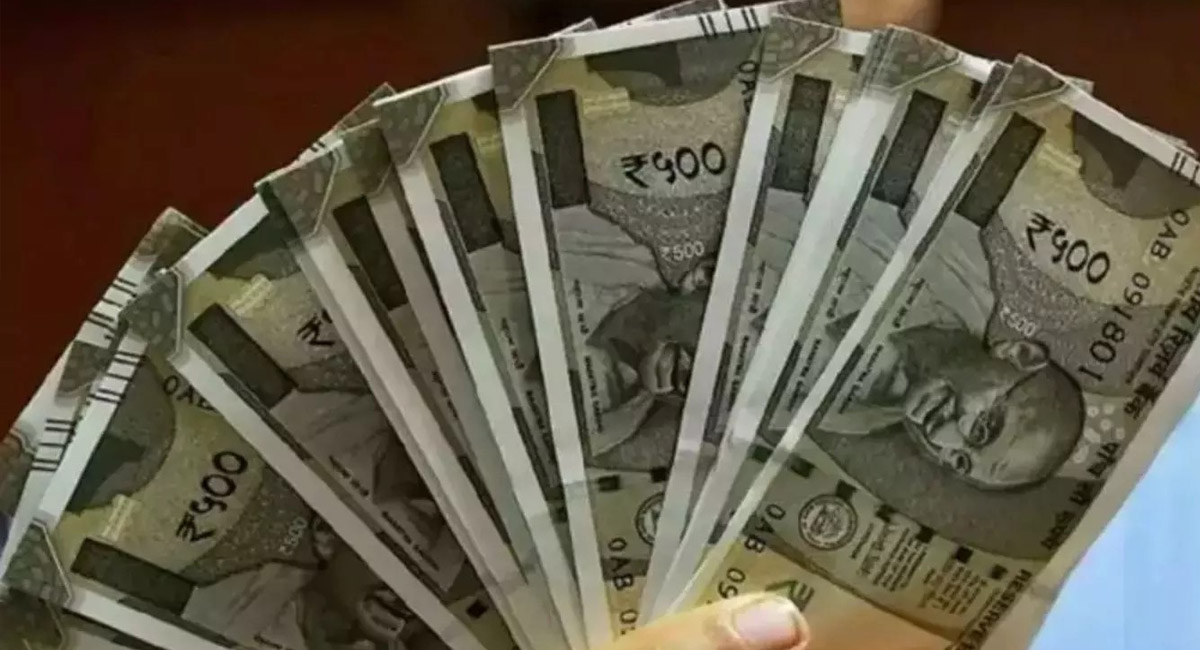 డబ్బులు లెక్కించేటప్పుడు ఈ జాగ్రత్తలు తీసుకోకపోతే దరిద్రం చుట్టుకుంటుంది..?