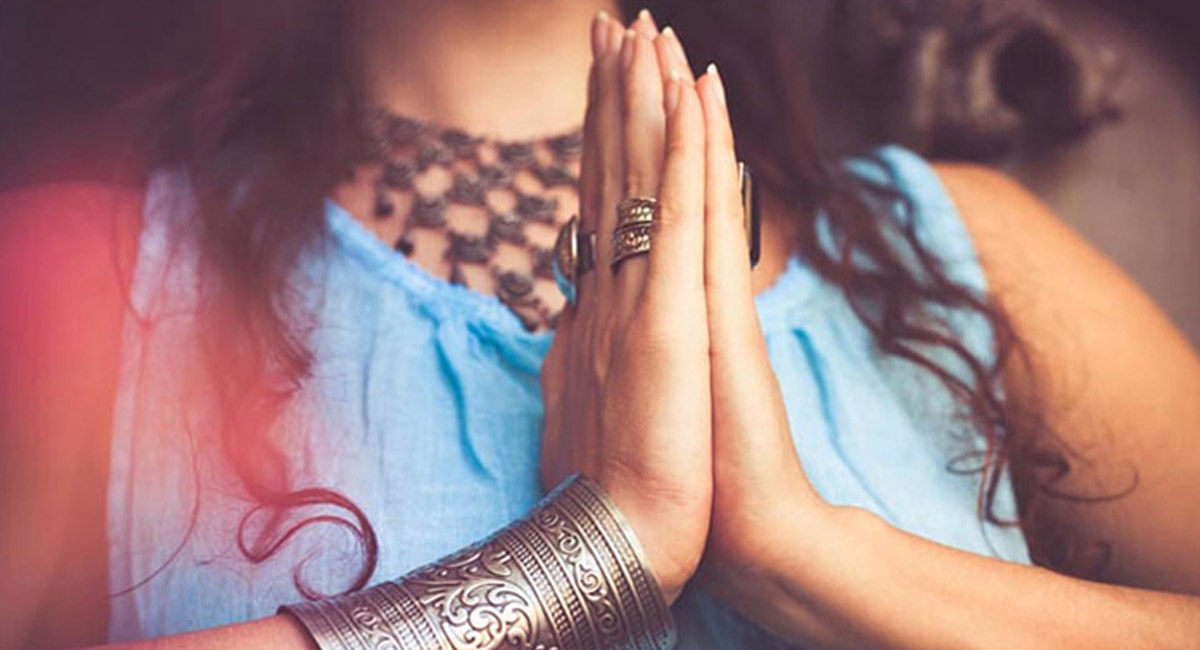 దేవుళ్లకి, పెద్దవారికి నమస్కరించేటప్పుడు పాటించవలసిన నియమాలు ఇవే?