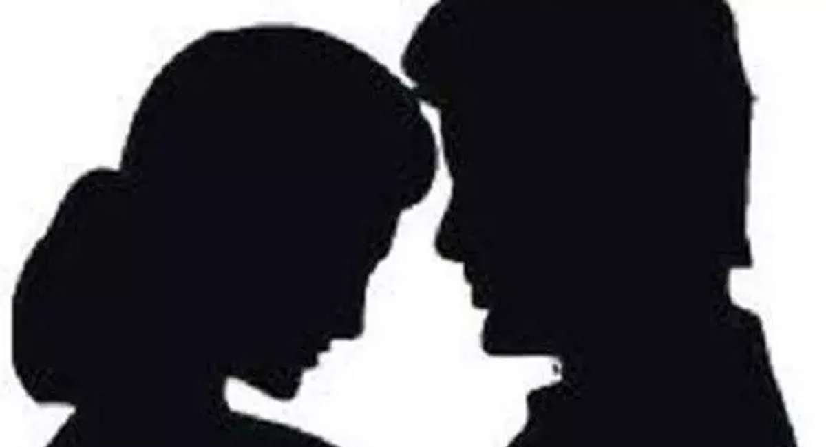 నిత్యం దైవరాధనలో ఉండాల్సిన పూజారి చేసిన పాడు పని తెలిస్తే షాక్..?