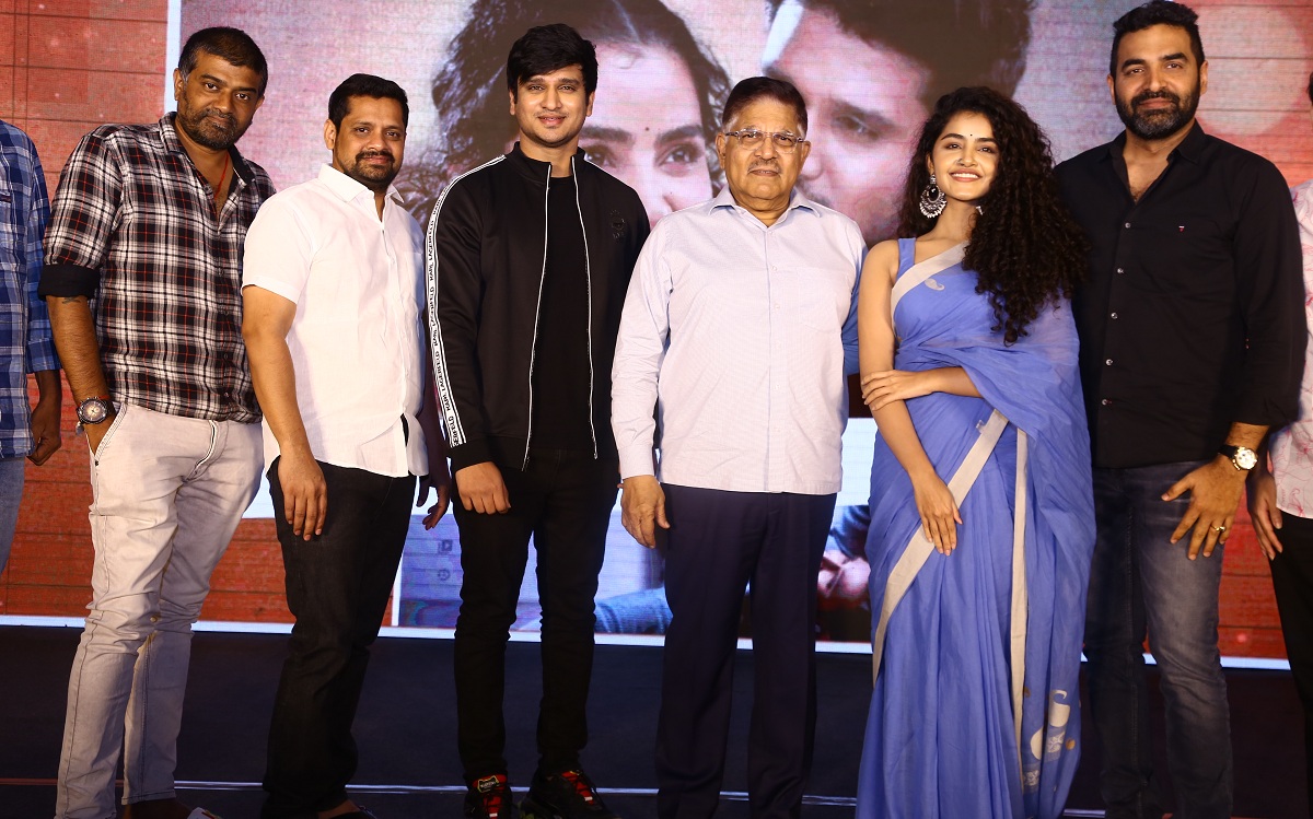 “18 పేజిస్” చిత్రం లో “ఏడురంగుల వాన” పాటను విడుదల చేసిన అల్లు అరవింద్