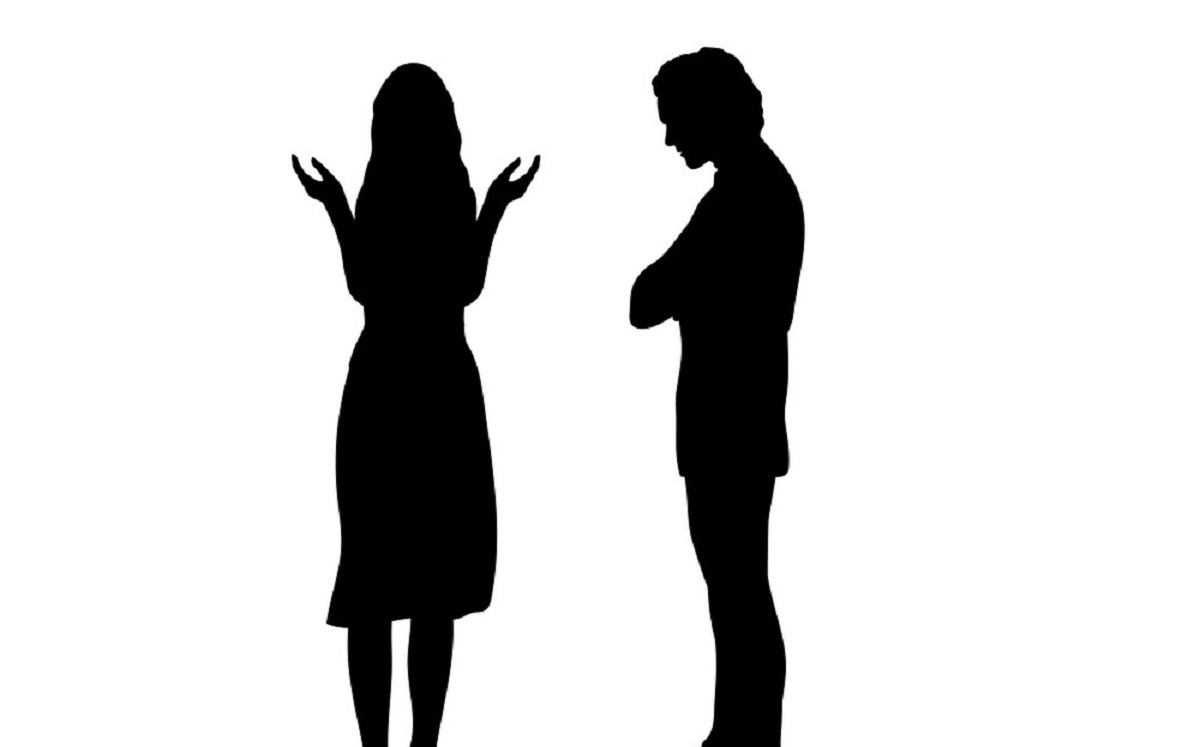 యంగ్ డైరెక్టర్‌పై ఆ హీరోయిన్ గుస్సా.! అభాసుపాలు చేస్తున్నాడట.!