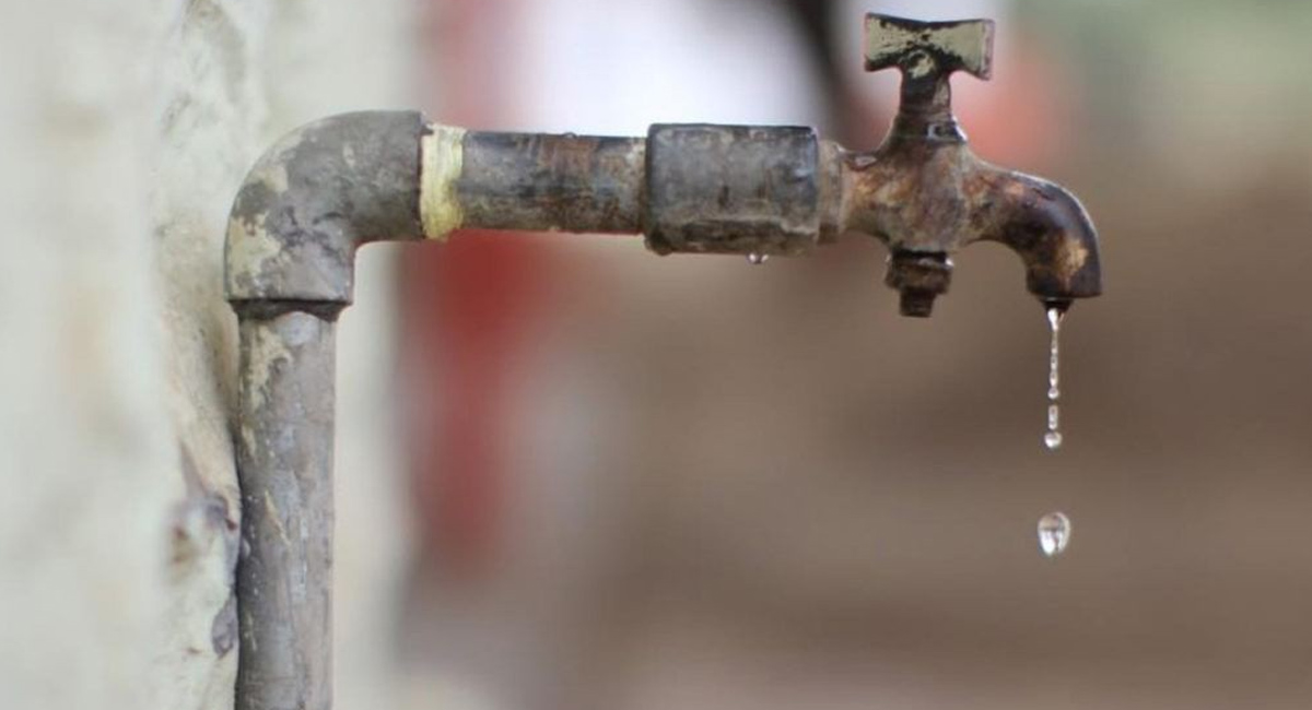 వంటగదిలో ఉన్న నల్లా లీక్ అయితే కుటుంబంలో ఎన్ని సమస్యలు వస్తాయో తెలుసా..?