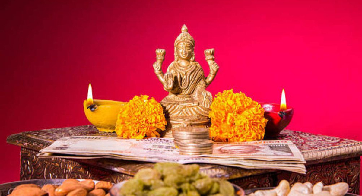 నూతన సంవత్సరంలో ధన ప్రాప్తి కలగాలంటే ఈ ఐదు నియమాలు పాటిస్తూ లక్ష్మీదేవిని పూజించాలి..?