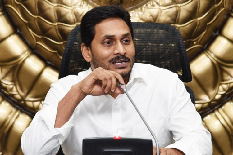 వరుస వివాదాల్లో వైసీపీ మంత్రులు.. తప్పెక్కడ జరుగుతుందో తెలుసా జగన్!