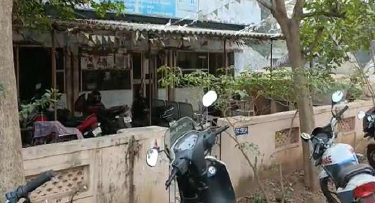 పోలీస్ స్టేషన్ కే కన్నం వేసిన దొంగలు…. ఏమి ఎత్తుకెళ్లారో తెలిస్తే షాక్ అవ్వాల్సిందే!