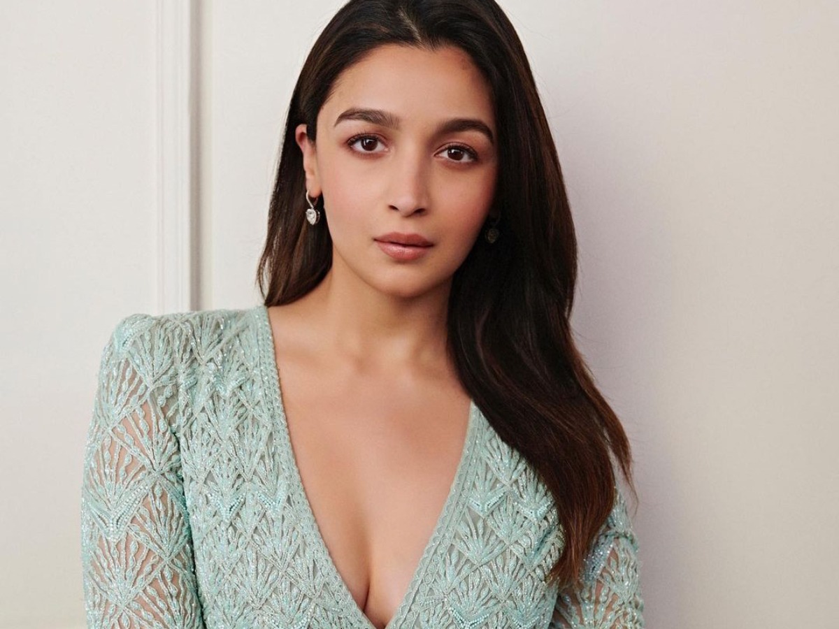 క్రేజీ : హాలీవుడ్ స్టార్ బ్యూటీకి అచ్చమైన తెలుగు నేర్పిస్తున్న అలియా.!