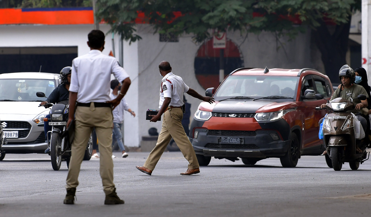 ఇలా చేస్తే ట్రాఫిక్ పోలీసులకు ఫైన్ కట్టే పని అస్సలు ఉండదు తెలుసా?