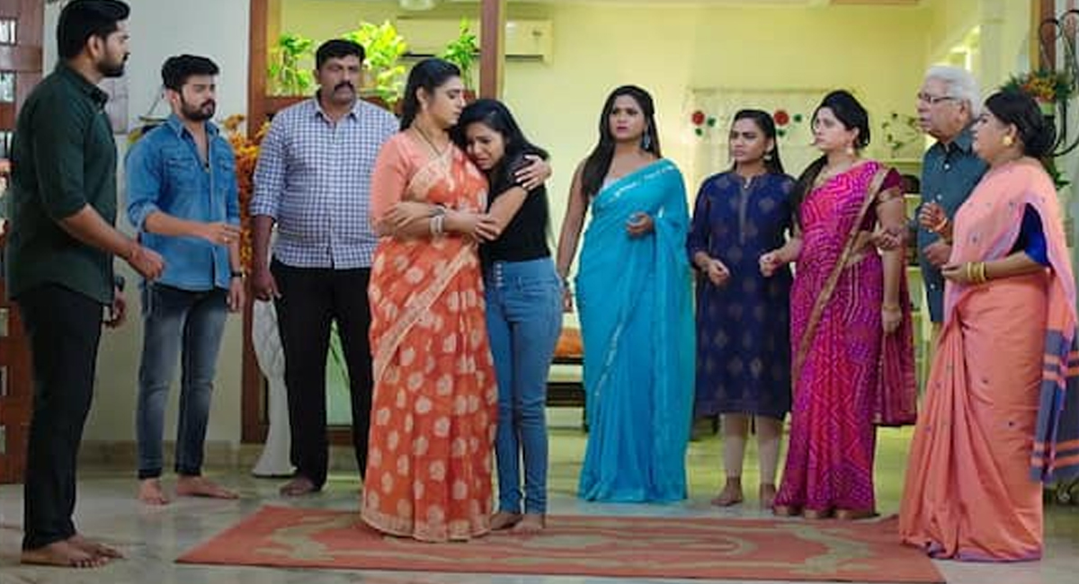 క్షేమంగా బయటపడిన దివ్య…. పనిమనిషి అవతారం ఎత్తిన లాస్య!