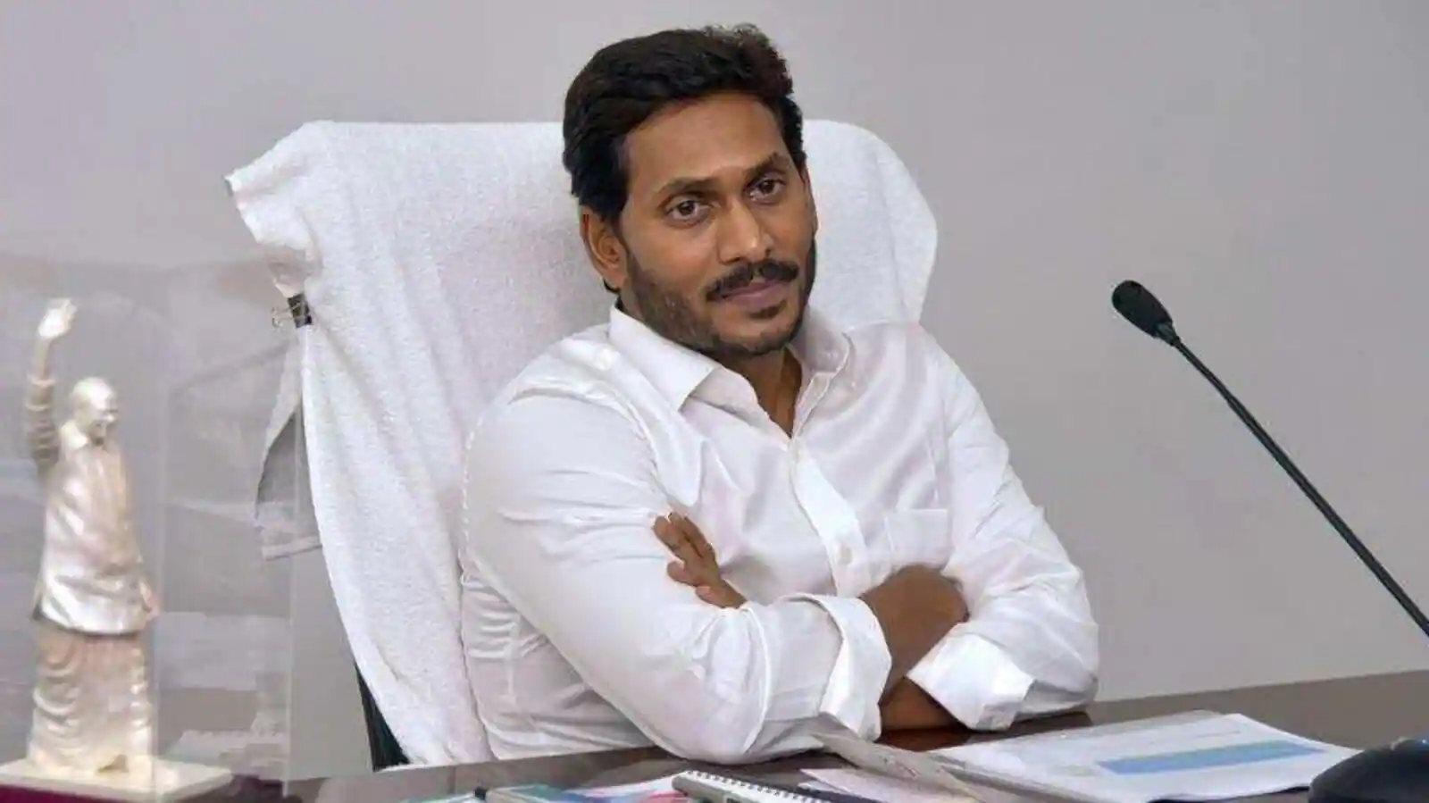 చిన్న జర్నలిస్టులపై పన్నులు.. జగన్ సర్కార్ తీసుకున్న నిర్ణయం రైటేనా?
