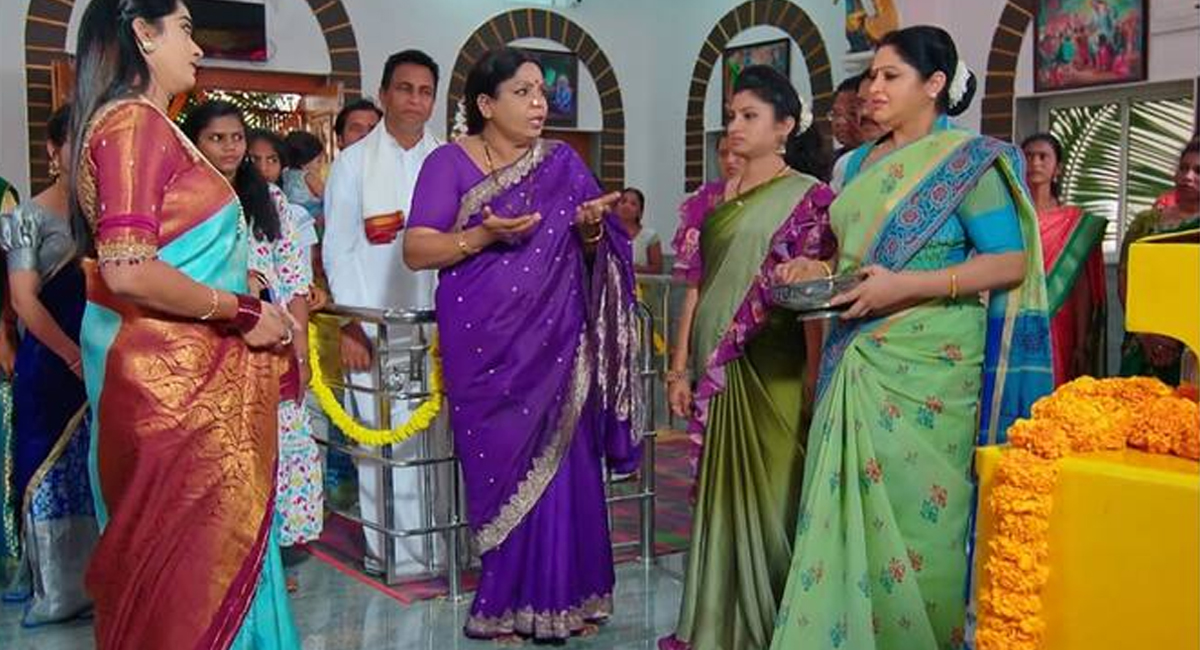 గుడిలో జ్ఞానంభకు అవమానం… వడ్డీ వ్యాపారితో గొడవపడిన రామ!