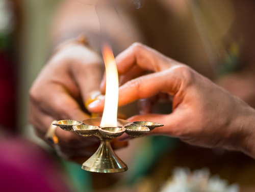 ఇంట్లో పూజ తర్వాత హారతి ఇచ్చే సమయంలో ఈ నియమాలు పాటించడం తప్పనిసరి..?