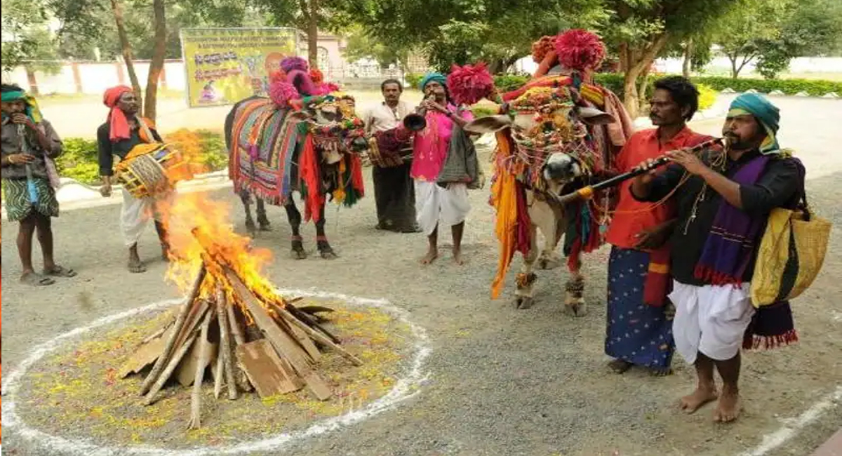 భోగి పండుగ రోజున భోగిమంటలు వేయడానికి గల పరమార్థం ఏమిటో తెలుసా..?