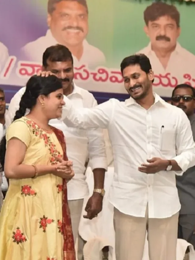 గ్రామ, వార్డ్ వాలంటీర్ల వేతనం రూ.15 వేలు.. జగన్ ఇవ్వబోయే ట్విస్ట్ ఇదేనా?
