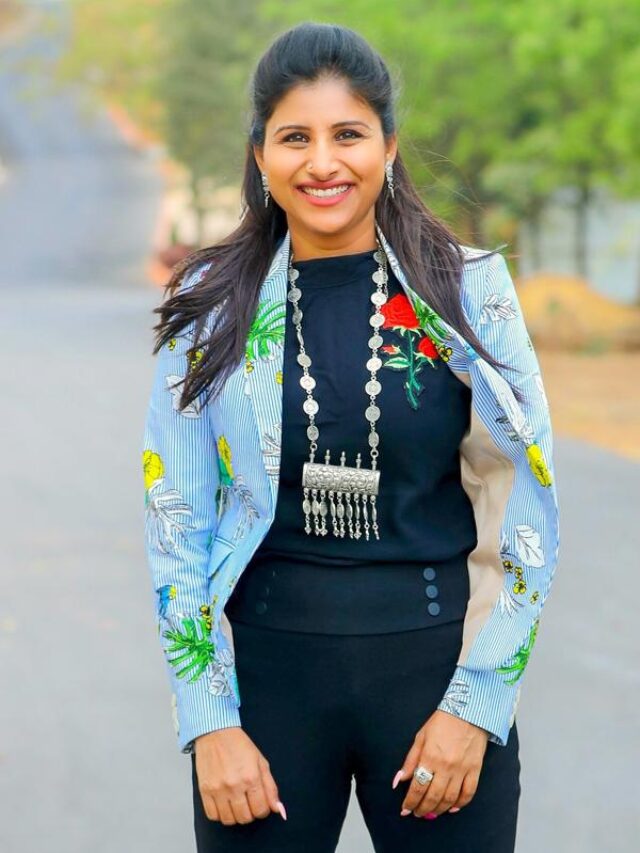 పాన్ ఇండియా సినిమాలో హీరోయిన్గా ఛాన్స్ కొట్టేసిన సింగర్ మంగ్లీ..?