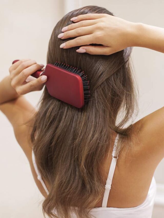 మహిళలు ఇంట్లో తల దువ్వుతున్నారా…. ఈ సమస్యలు తప్పవు!