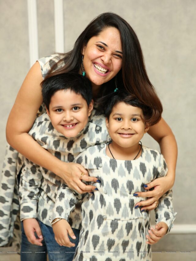 ఇద్దరి కొడుకుల వల్ల భారీగా నష్టపోయిన అనసూయ..?