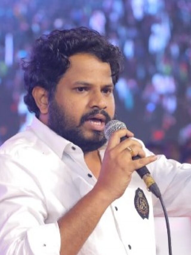 జగన్ కు పోటీగా హైపర్ ఆది.. ఇంతకు మించిన కామెడీ మరొకటి ఉండదుగా?