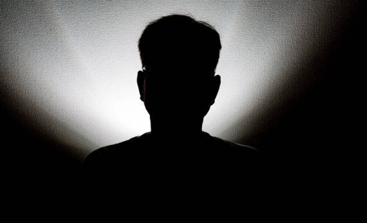 ట్వీట్లు అమ్ముకునే స్థాయికి పడిపోయిన సెన్సేషనల్ డైరెక్టర్.!