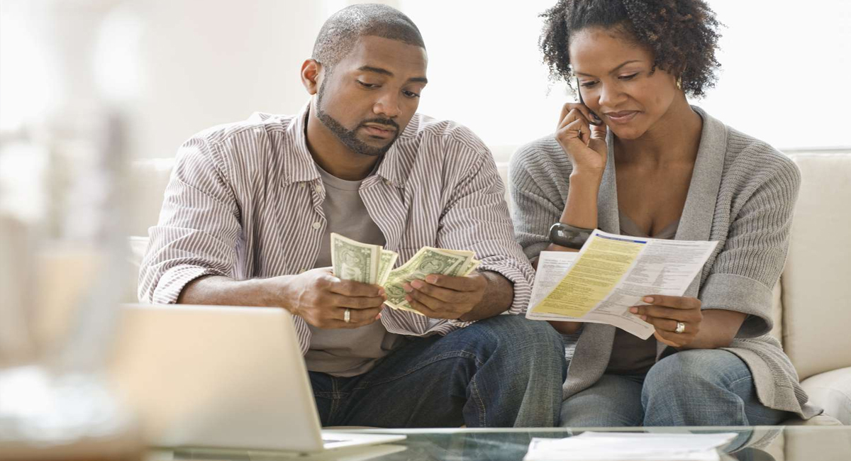 మనకి తెలియకుండా చేసే ఈ పనుల వల్ల ఆర్థిక సమస్యలు ఎదురవుతాయని తెలుసా..?