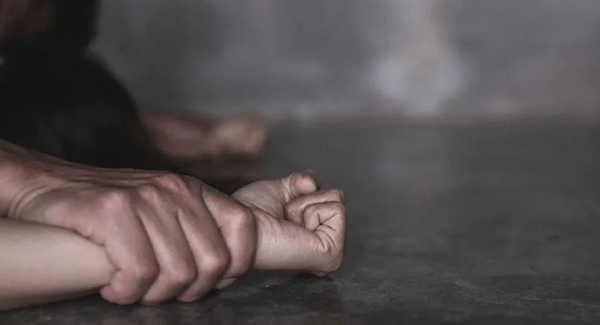 వైద్యం పేరుతో తల్లిదండ్రులను నమ్మించి బాలికపై అత్యాచారానికి పాల్పడిన భూత వైద్యుడు..!